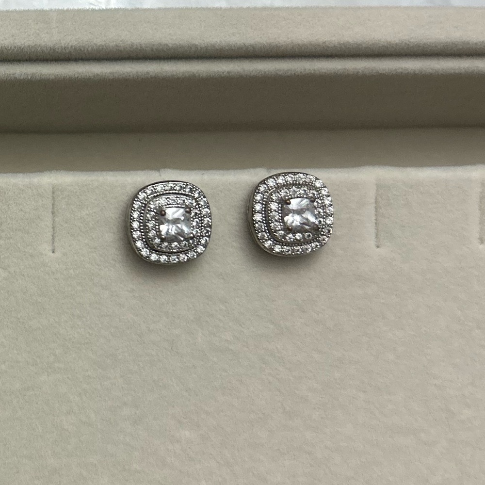 EXPRESS Diamond stud earrings